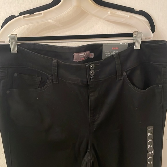 Torrid super soft skinny jeggings (functional pockets!) - Picture 3 of 5